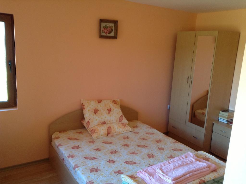 אפרילצי Villa Lilia חדר תמונה